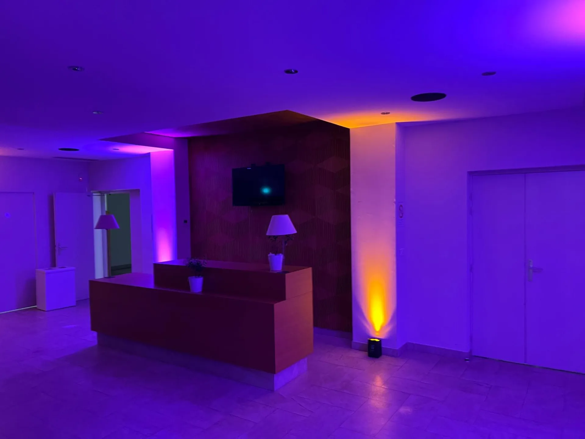 location éclairage et projecteurs sur batteries à Toulon dans le var