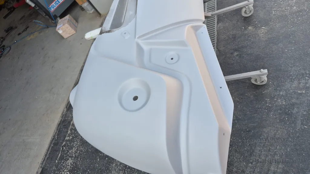 Refabrication sur mesure de pare-chocs cassé ou introuvable pour automobile par carrossier expert à Bordeaux en Gironde