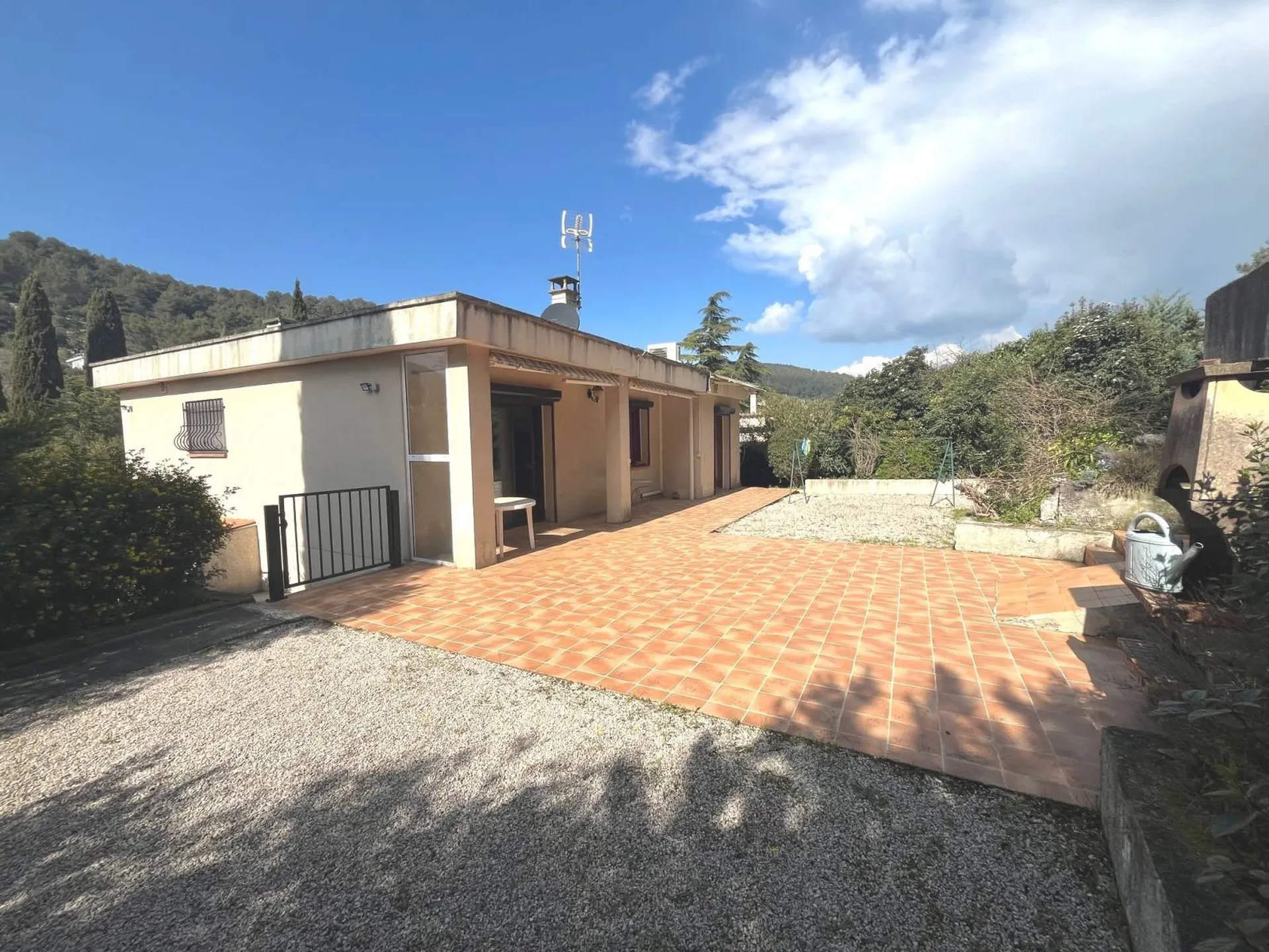 Maison à vendre de plain pied Carnoux en Provence T3 sur terrain de 1115m², avec garage possible extension