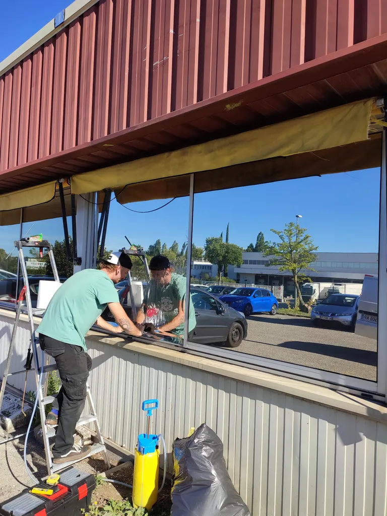 Installation de films anti-UV pour vitrages à Salon-de-Provence : réduction de chaleur et protection du mobilier intérieur