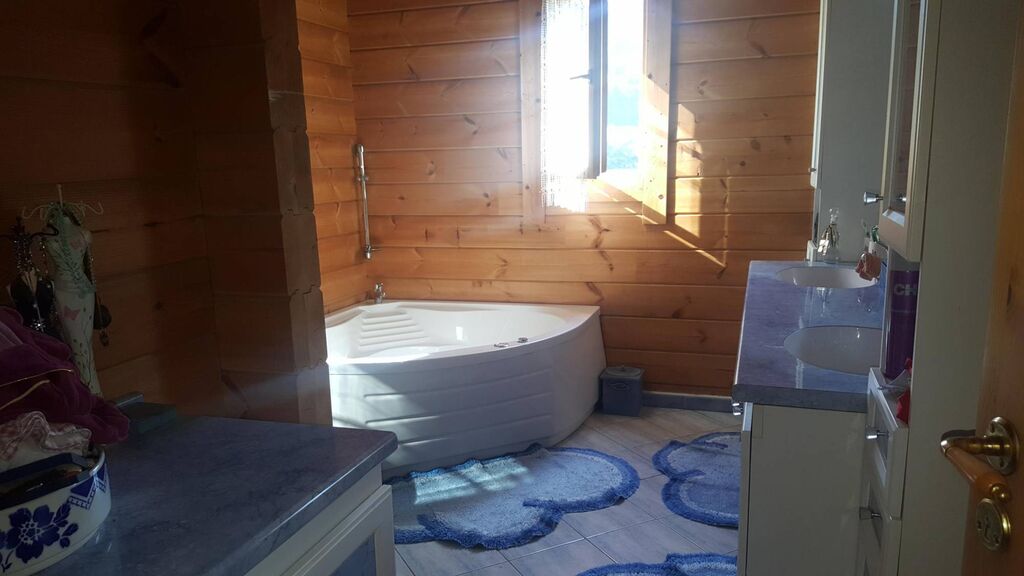 Nous vendons, maison en bois proche de l'A13