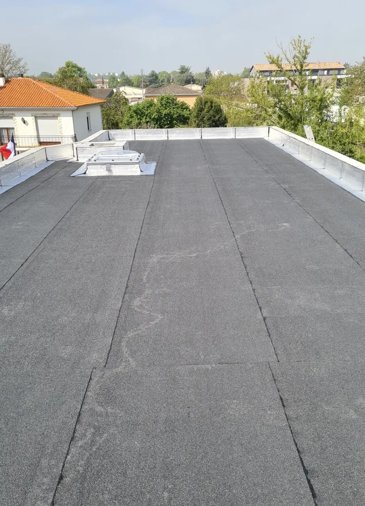  Etanchéité bicouche non accessible autoprotégé  garantissant une protection optimale contre les eaux pluviales et les variations de température à Bordeaux GIRONDE