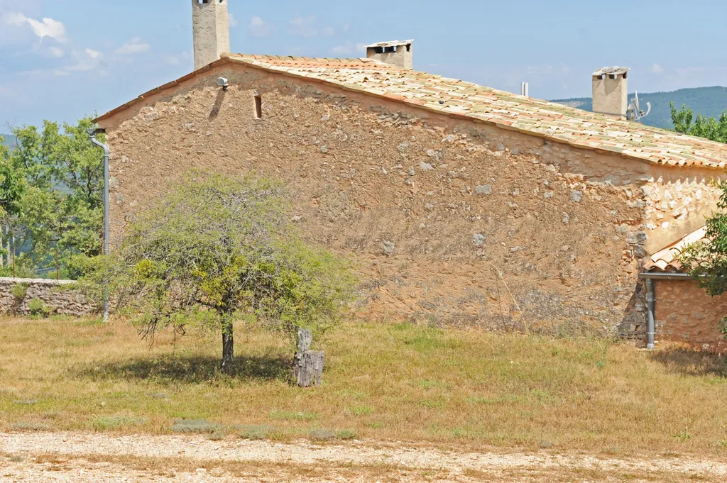 Ancienne ferme restaurée à vendre en Luberon par ROSIER