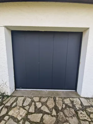 Porte de garage  sectionnelle à déplacement latéral couleur anthracite 