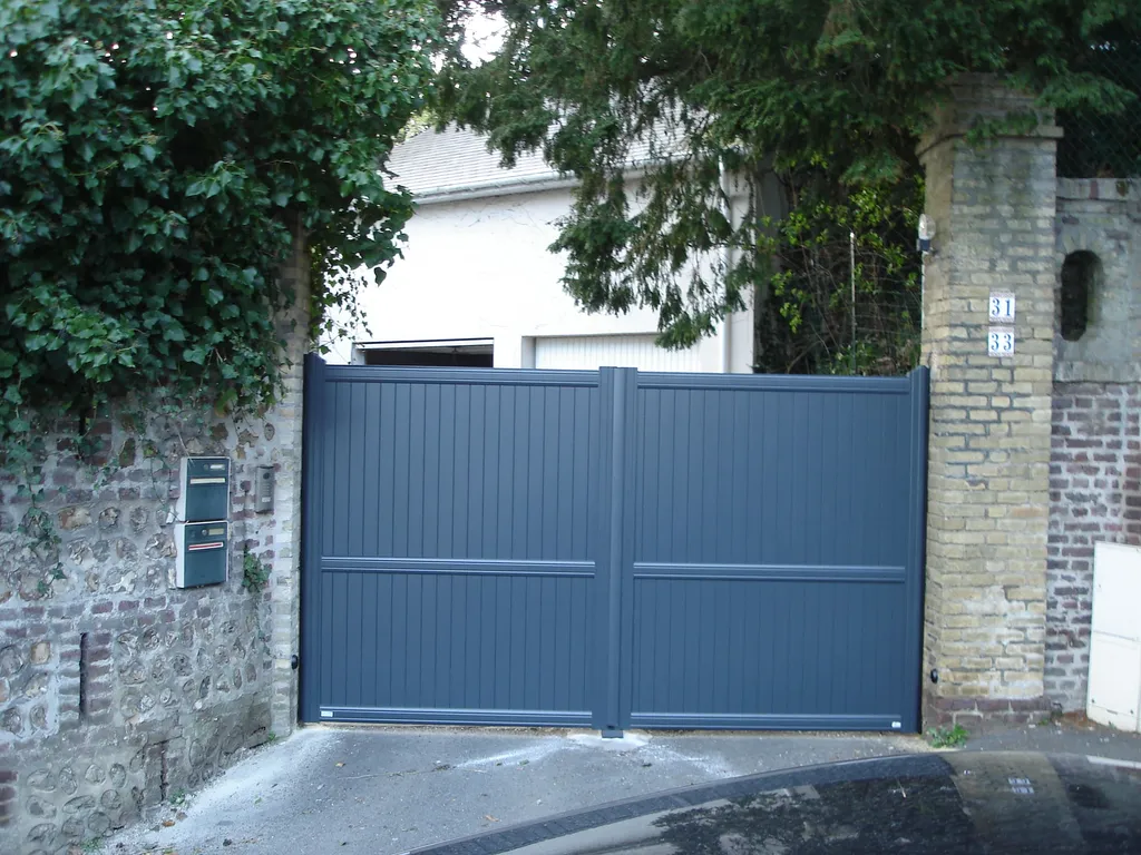 Installation de Portail Aluminium Battant Motorisé, un Modèle Sur-Mesure Design à Rouen en Seine-Maritime 76 et Sotteville-lès-Rouen