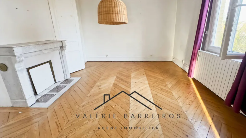 A vendre maison de maître de 113 m² habitables édifiée sur 900 m² de terrain sur la commune de CAUDEBEC LES ELBEUF 76320