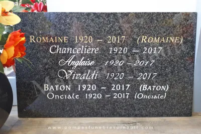 Plusieurs style de gravure sont possibles sur une stèle