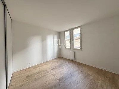 Centre ville, bel appartement 141 M² en duplex 3ème et 4ème étage dans une petite copropriété entretenue bien tenue  à Saint-Germain-en-Laye.
