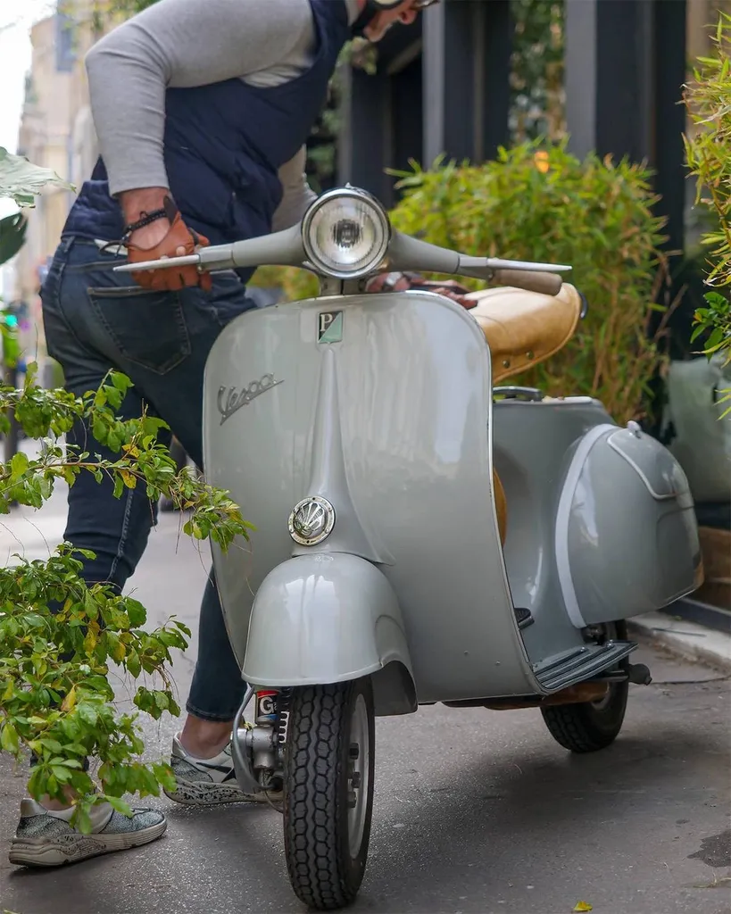 Restauration Vespa ancienne et de collection Marseille dans les Bouches du Rhône La Vespazienne