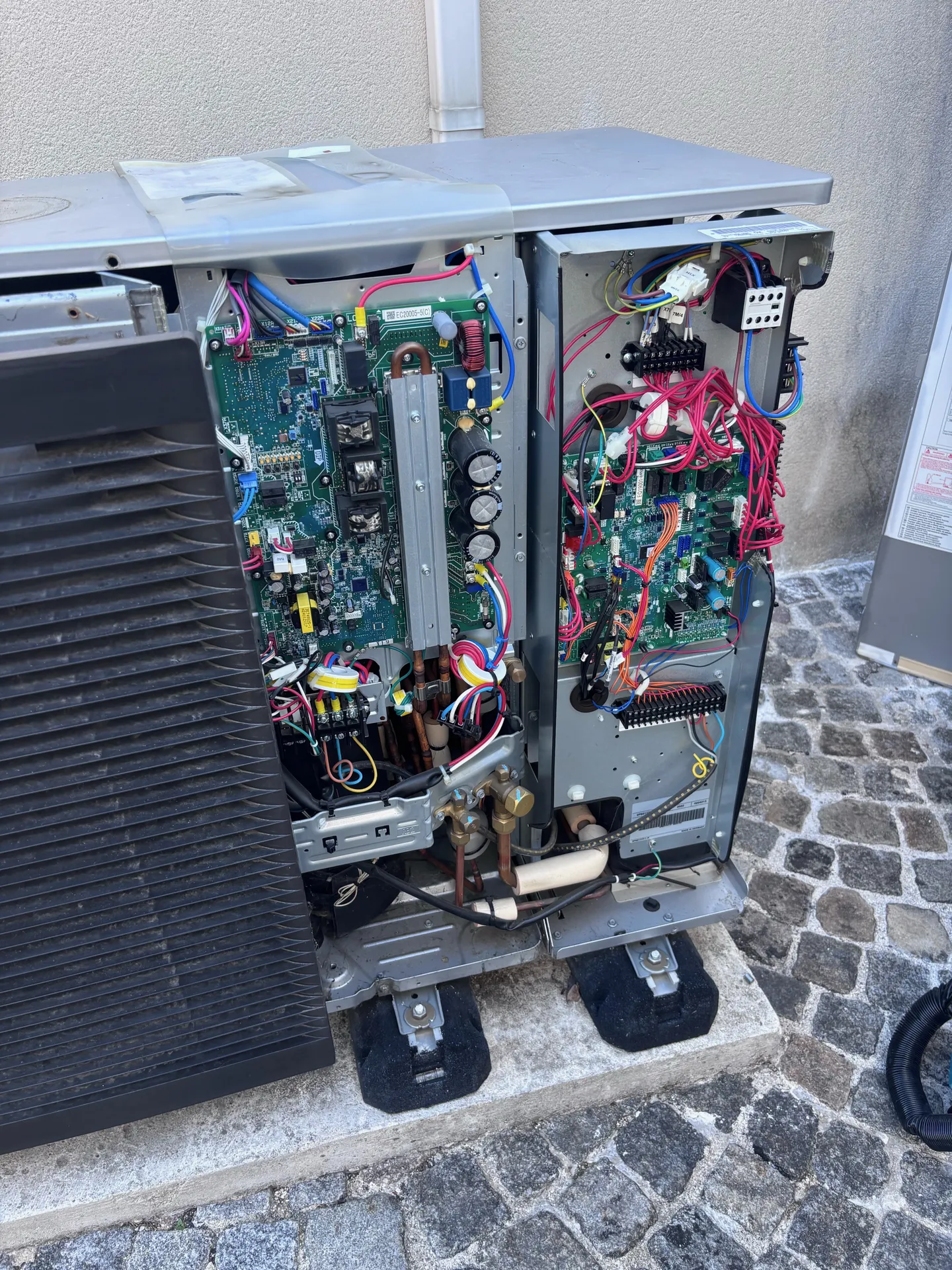 Visite d’entretien d’une pompe à chaleur air/eau Daikin au Blanc-Mesnil