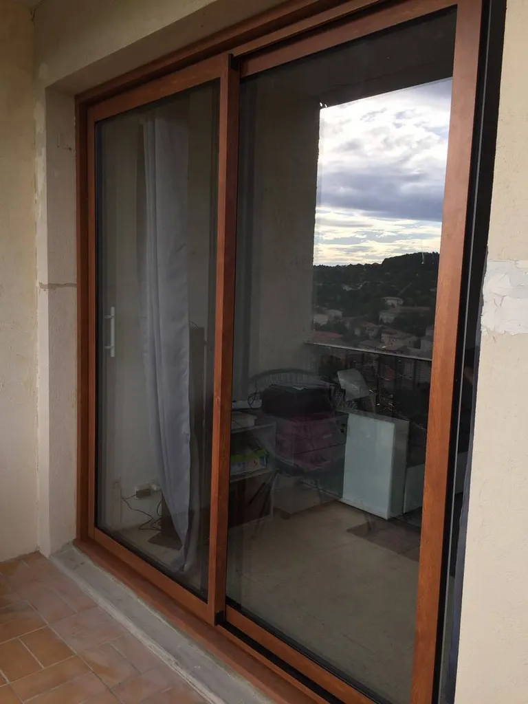 Fenêtre coulissante en aluminium chêne doré Apt 