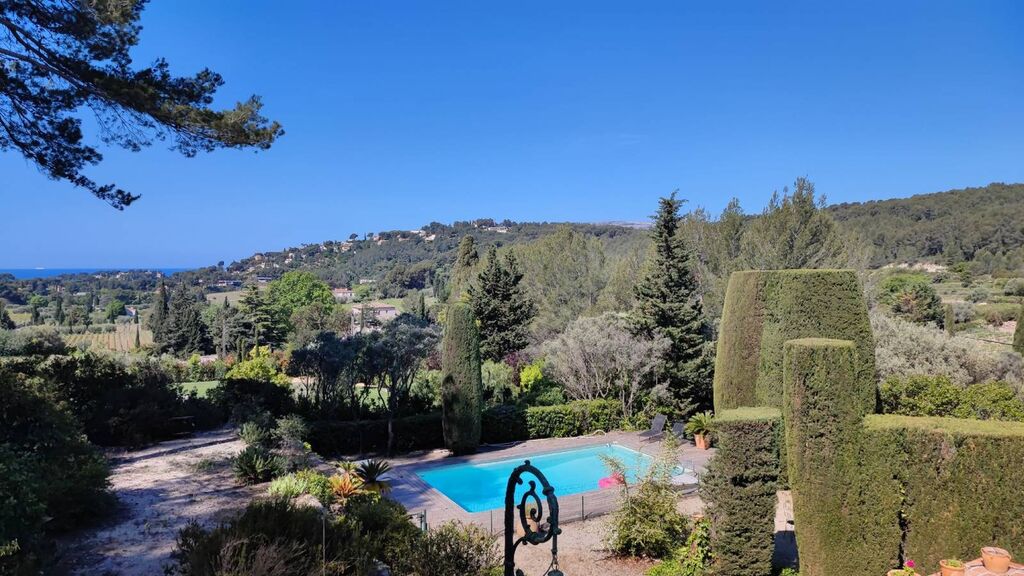 A vendre mas provençal   dans les vignes avec piscine, garage et vue exceptionnelle