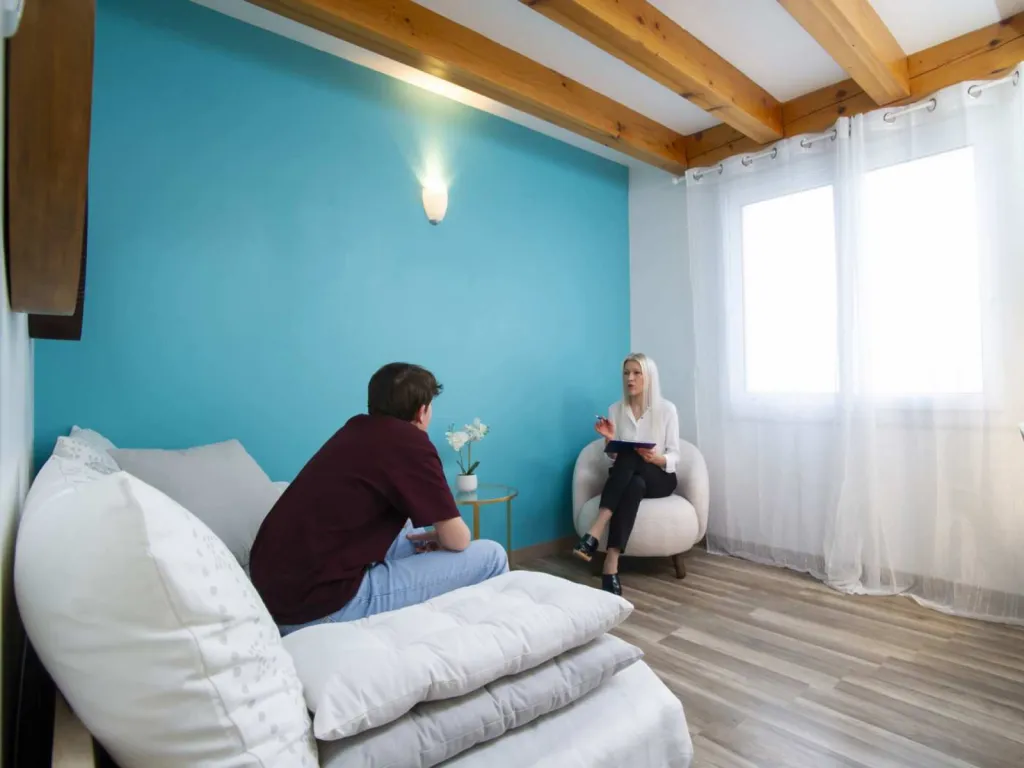 reportage photo cabinet Elise de Borggraef avec un jeune patient 