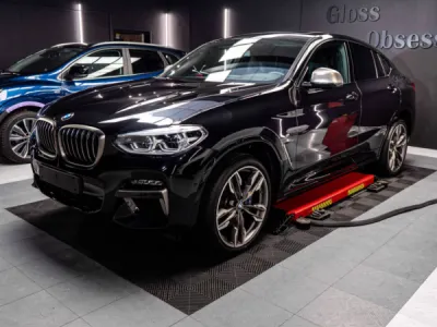 Traitement céramique Gtechniq, protection de la carrosserie et des jantes sur ce BMW X4 à Vannes