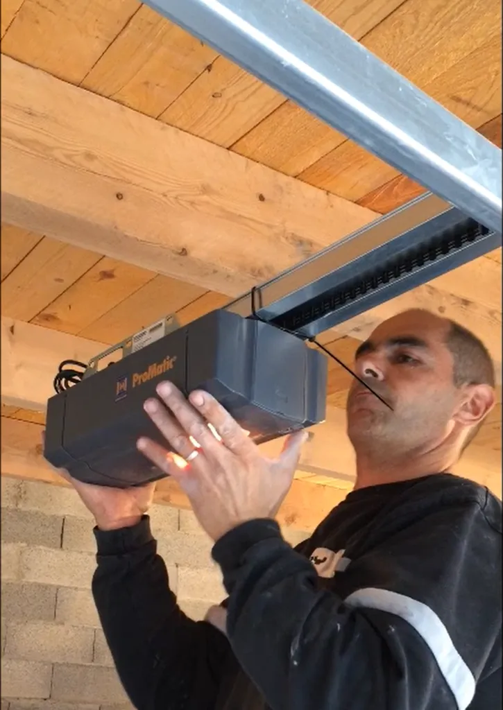 Hormann : faire dépanner et remplacer des pièces sur votre porte de garage motorisée par  Abd automatismes spécialiste agréé Hormann aux Pennes Mirabeau à proximité d’Aix en Provence 