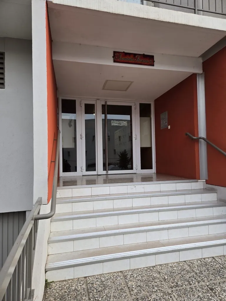 Remplacement de porte d'immeuble ou de commerce Kline en aluminium sur Martigues