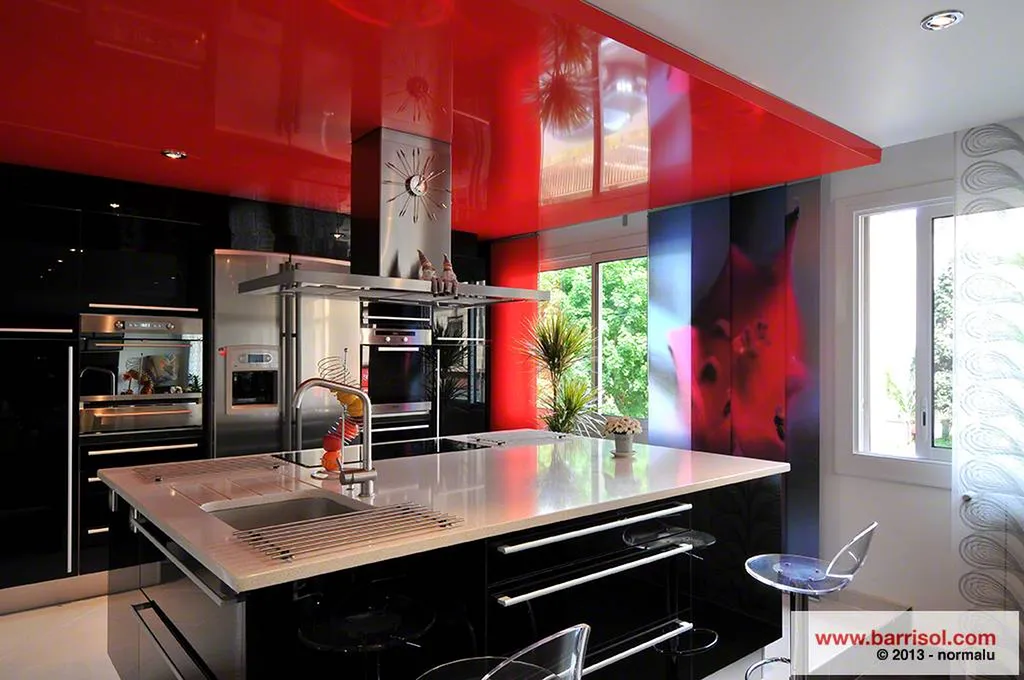 Le plafond tendu dans une cuisine by Plafonds Tendus Occitans Bérat