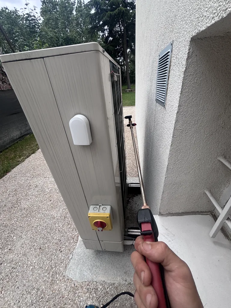 Entretien d’une pompe à chaleur air/eau De Dietrich au Blanc-Mesnil

