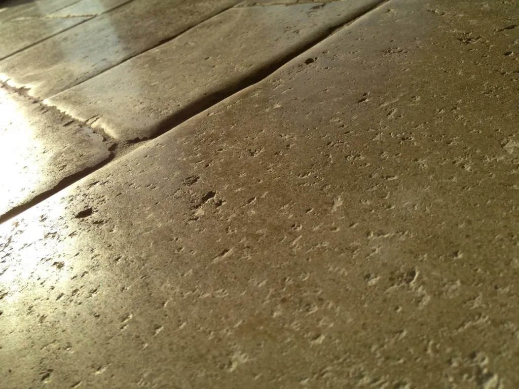 Dallage en pierre naturelle haut de gamme. Pierre naturelle de Dordogne au 36 rue de Bourgogne à Paris