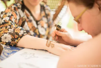 Organisez votre brunch de mariage sur le thème oriental et chic sous une tente nomade en Bourgogne