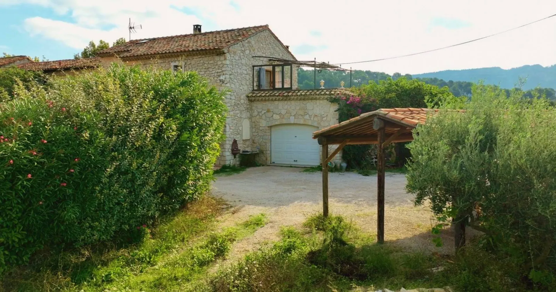 Vente  bâtisse Cassis  au milieu des vignes dans environnement de qualité