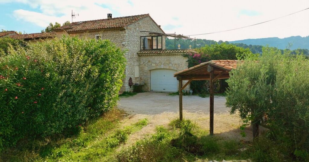 Vente  bâtisse Cassis  au milieu des vignes dans environnement de qualité