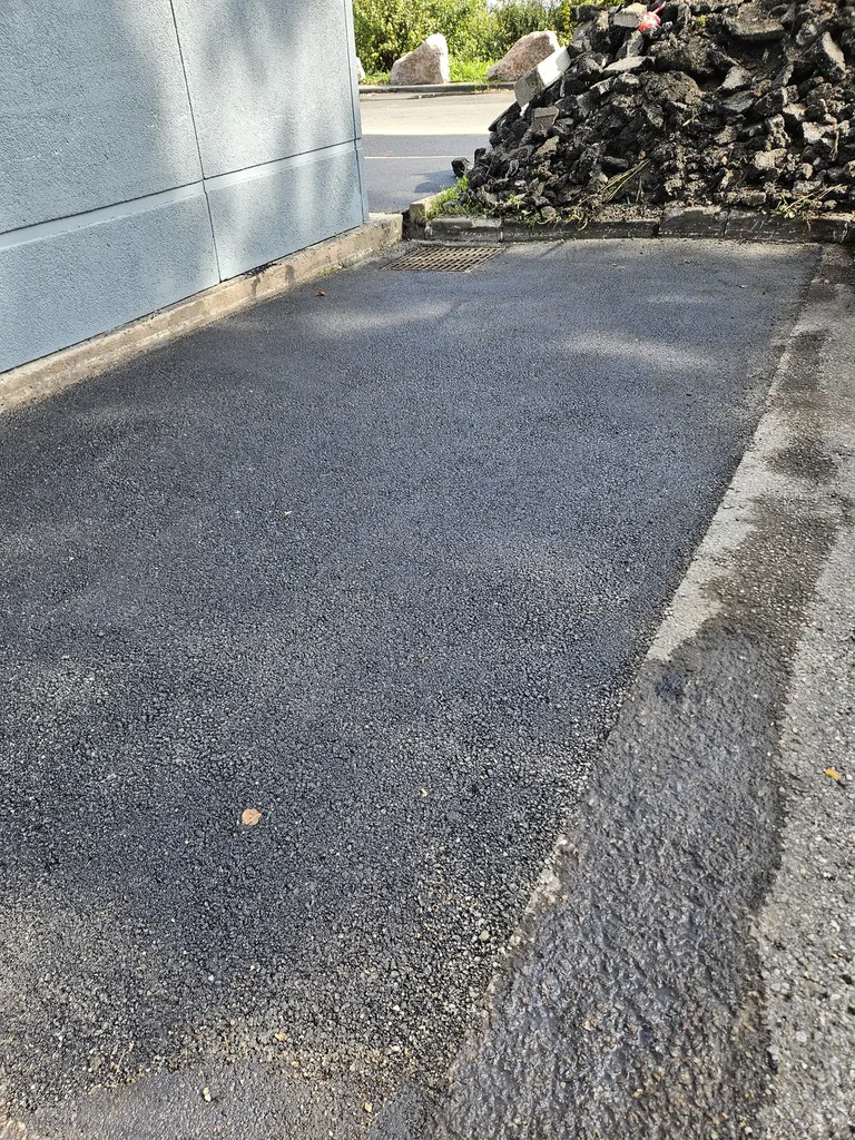 Aménagement paysager et bordures à Bron (69500) par Durao TP entreprise de terrassement, VRD et enrobés à Lyon dans le Rhône