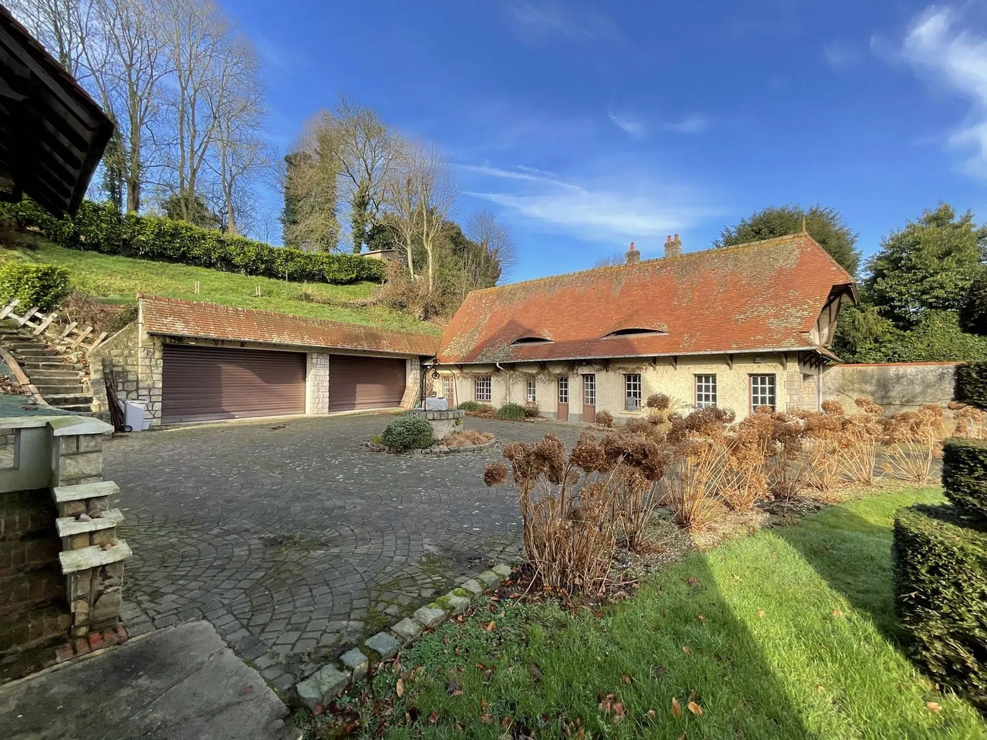 A vendre Villa Anglo-normande de 170.88m2 sur son jardin de 3358m2.