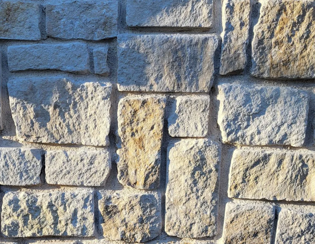 Vieille dalle de Dordogne, finition rustique ou patinée, livraison de Bordeaux à Paris et de Lyon à Aix-en-Provence