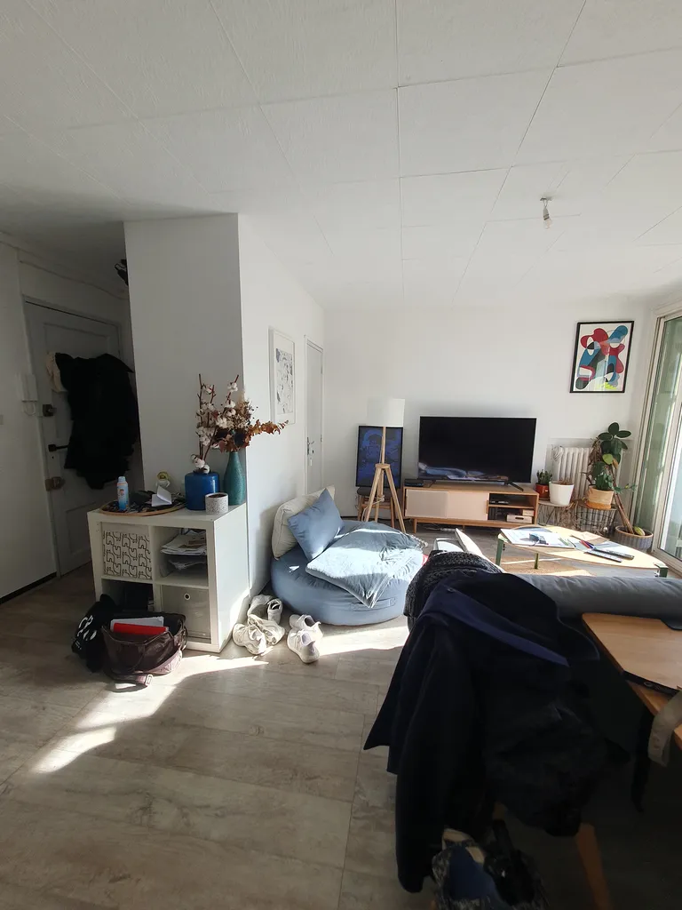 Architecte d’intérieur à Toulouse pour la rénovation d'appartements minimalistes avec isolation écologique et mobilier sur-mesure en bois massif