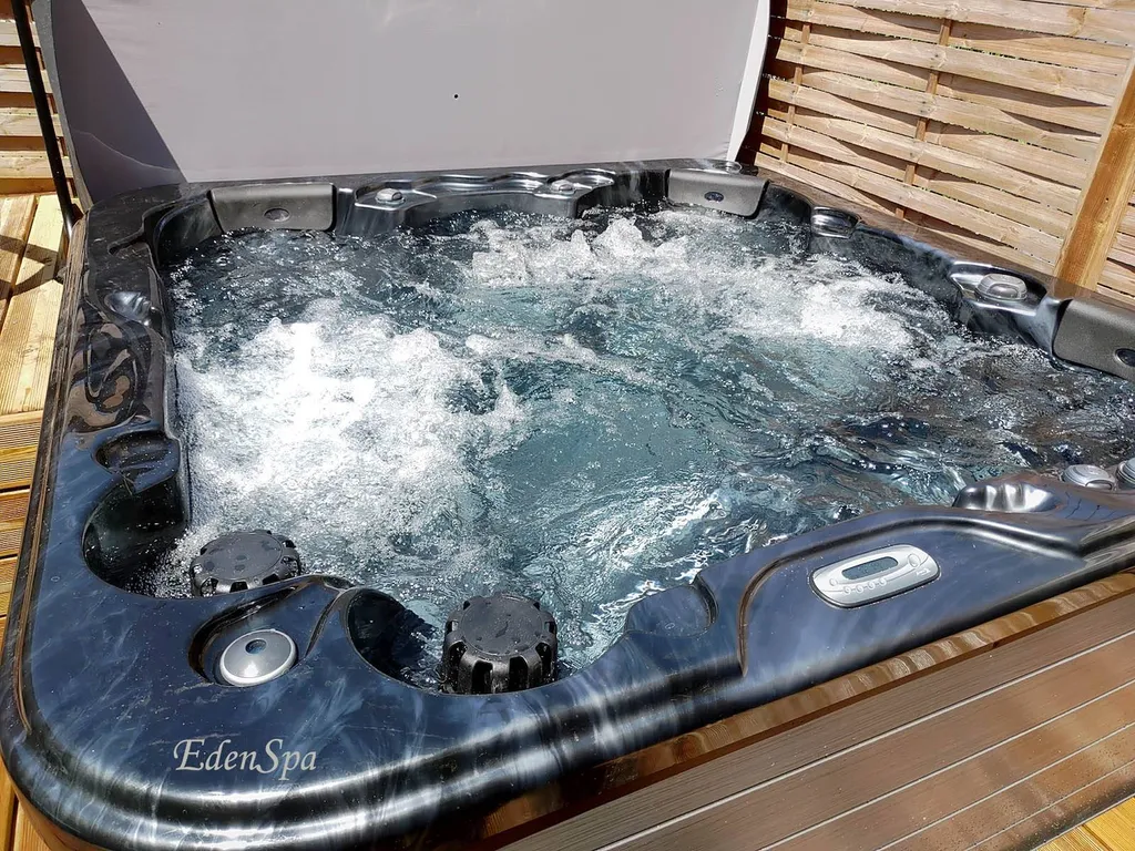 spa canadien encastré terrasse bois port-de-bouc