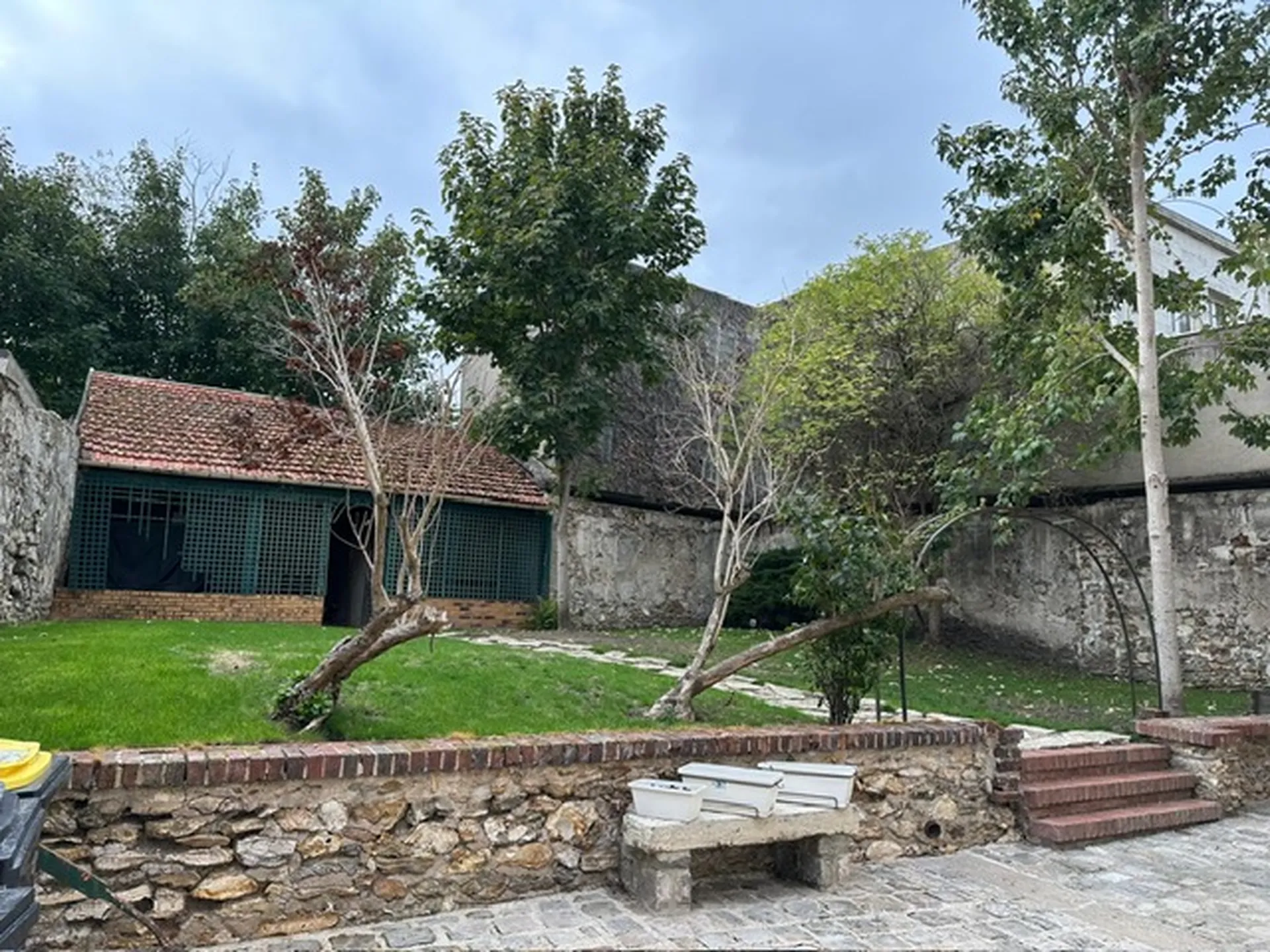 EMPLACEMENT EXCEPTIONNEL ET CHARME AUTHENTIQUE À MONTMORENCY ! A Vendre Immeuble Parc de l'hotel de ville  de Montmorency 95160