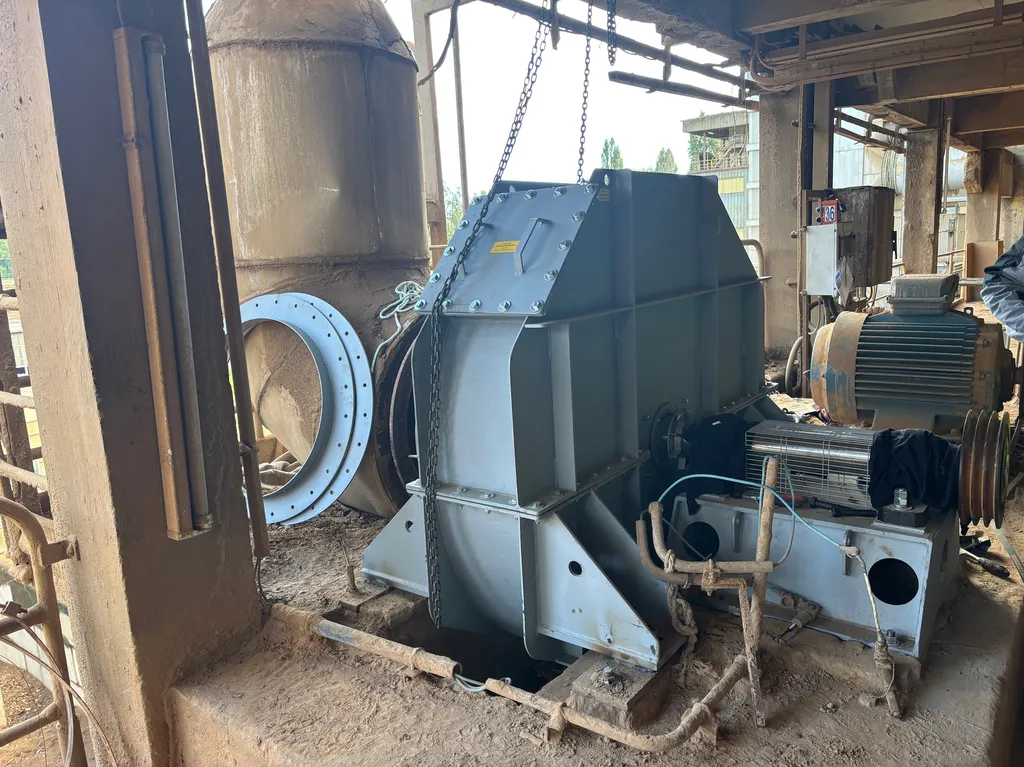 Remplacement d'un ancien ventilateur paddle wheel dans une cimenterie Lafarge à Lozanne dans la vallée d'Azergues dans le Rhône