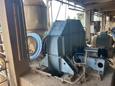 Remplacement d'un ancien ventilateur paddle wheel dans une cimenterie Lafarge à Lozanne dans la vallée d'Azergues dans le Rhône