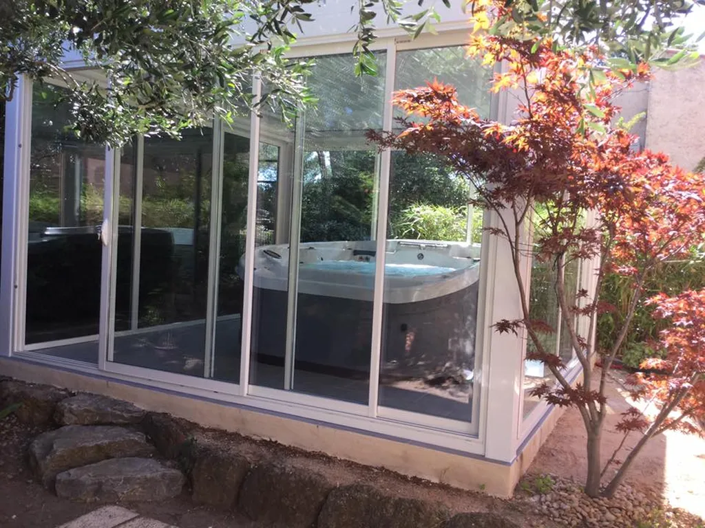 Pergola design bioclimatique posé sur Martigues