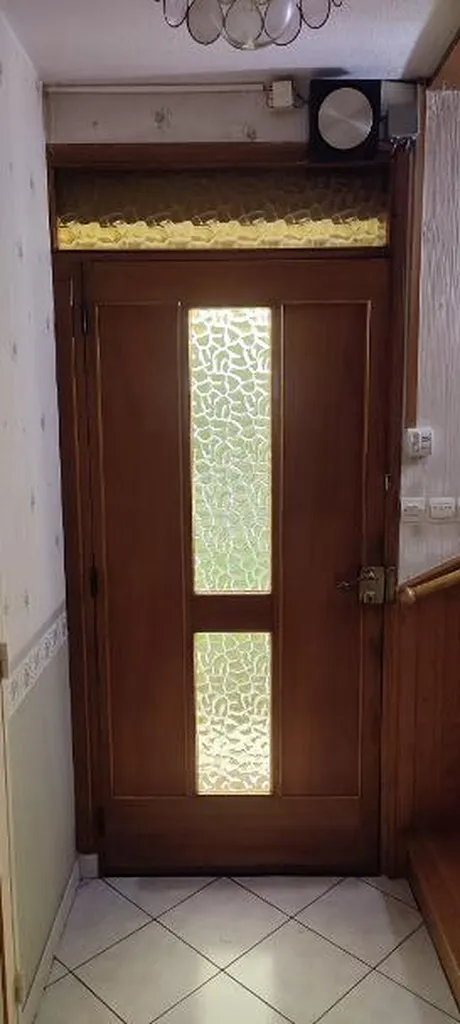 Installation d'une porte d’entrée en PVC Premium Access haute sécurité en rénovation à Chevigny-Saint-Sauveur par Centre Est Isolation