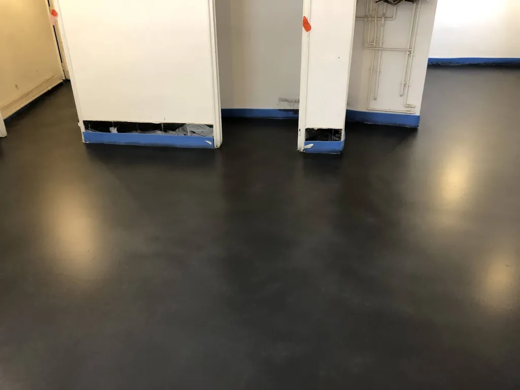 Revêtement de sol design noir Sainte Maxime Var 83