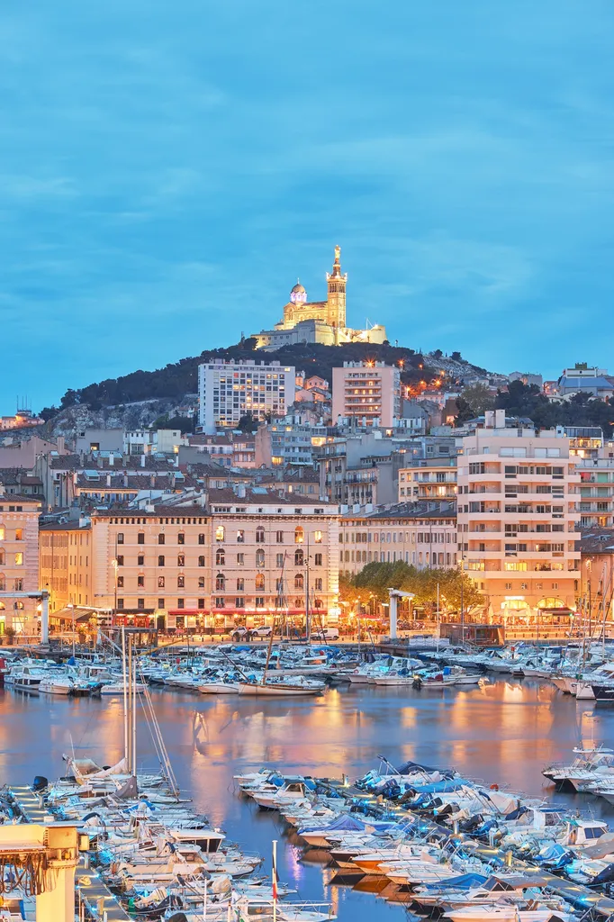 Avocat en droit public et fonction publique à Marseille pour la défense des fonctionnaires et professionnels de santé