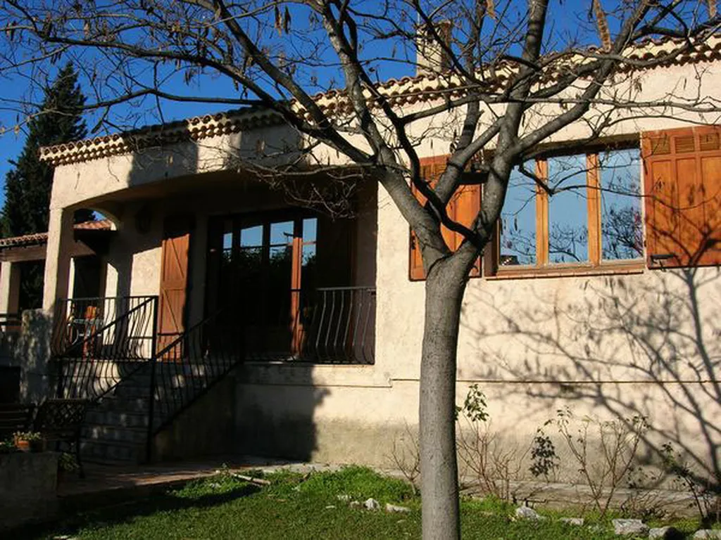 Notre zone d'activité pour ce serviceMaison à vendre à Gémenos 13420 dans les Bouches du Rhône : jardin, garage et vie familiale à moins de 15 minutes de Cassis