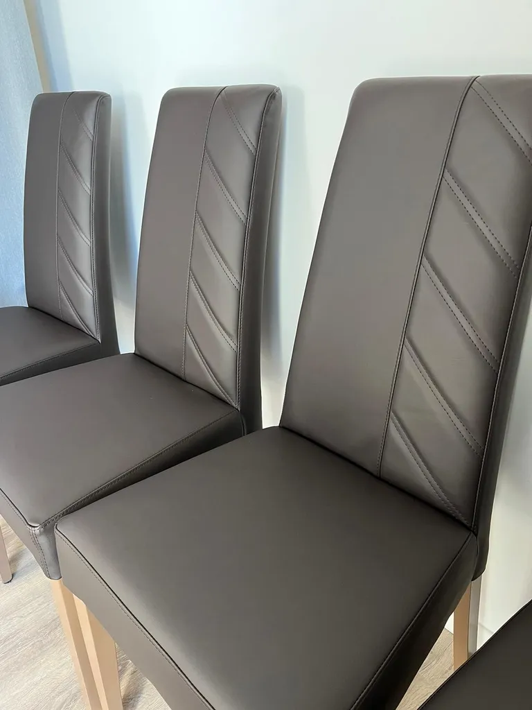 Comment restaurer des chaises de salle à manger à Bordeaux ?