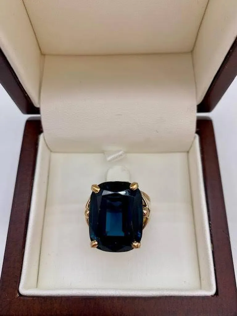 Élégance Synthétique : Bague en Or 750 avec Pierre Bleu Canard – Bijouterie Or Ligne