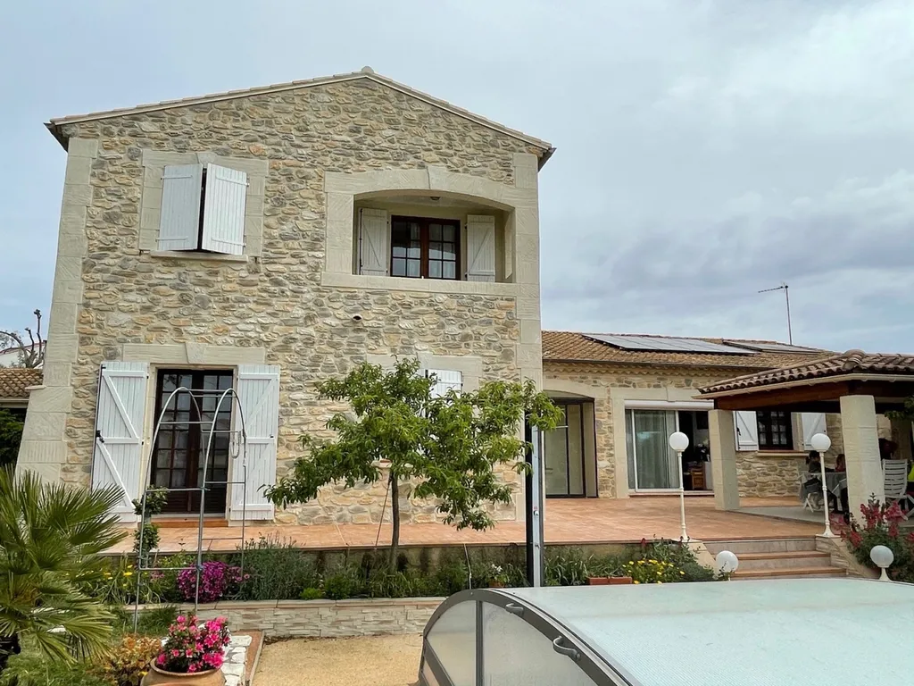 Rénovation des façades en pierre sur Bessan dans l’Hérault