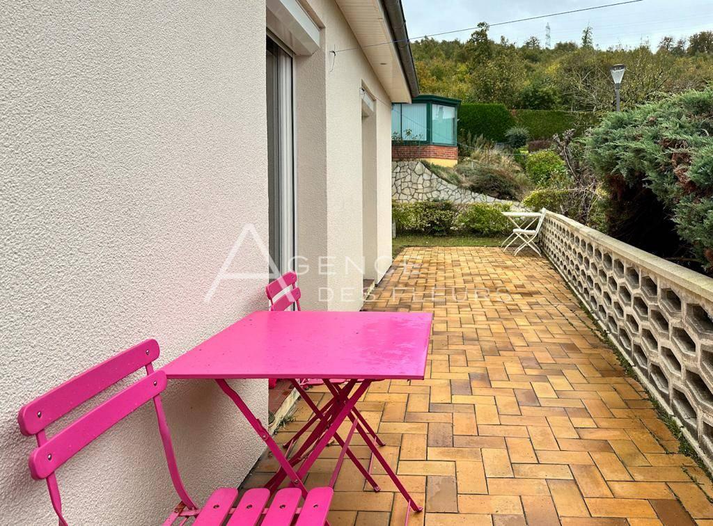 Charmant Pavillon avec Vue Dégagée !