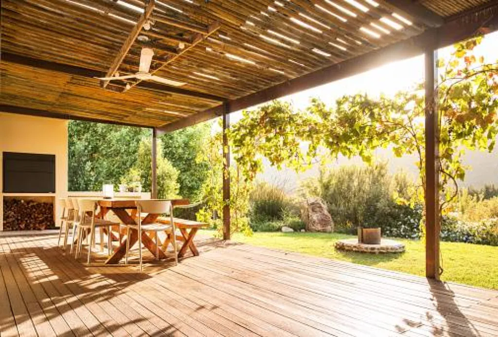 Entreprise spécialisée en pose de terrasse bois extérieure sur-mesure Gujan Mestras proche Arcachon
