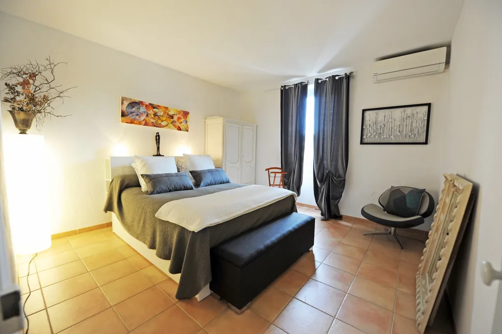 Pernes les Fontaines, Mas en pierres rénové avec piscine à proximité d'un village   