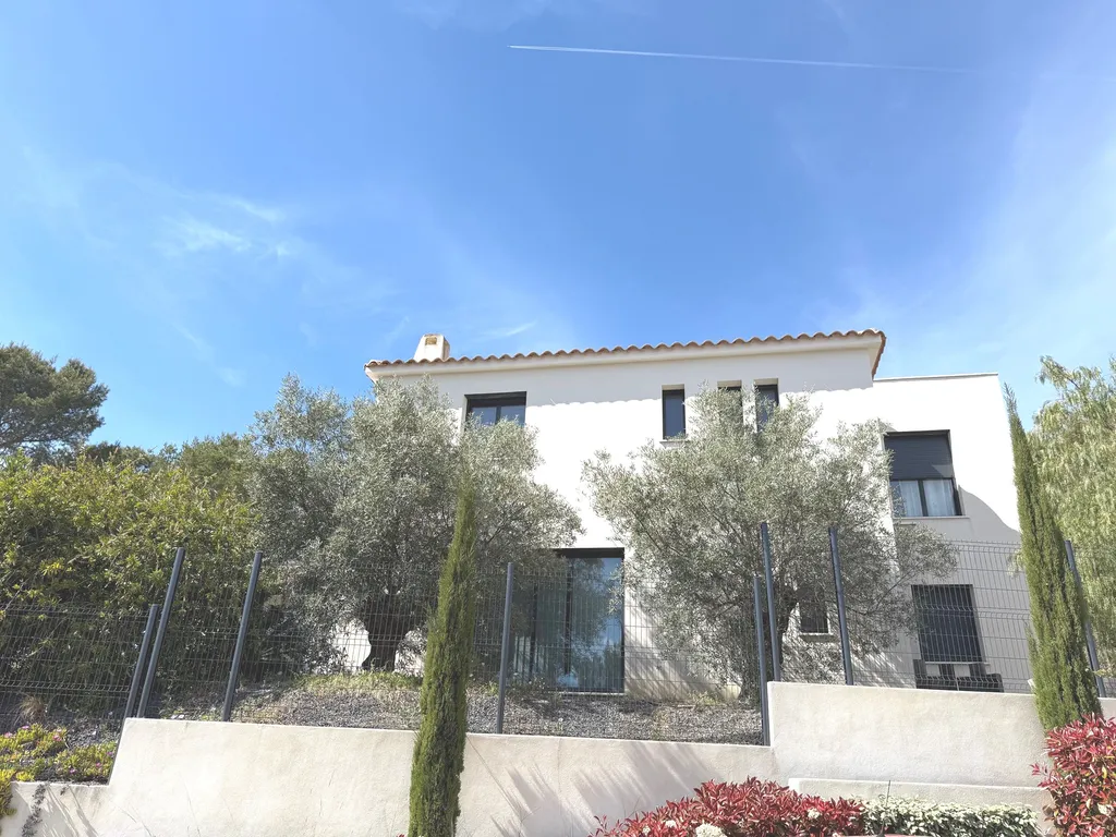 Villa de type 5 en excellent état à vendre à Roquefort la Bédoule