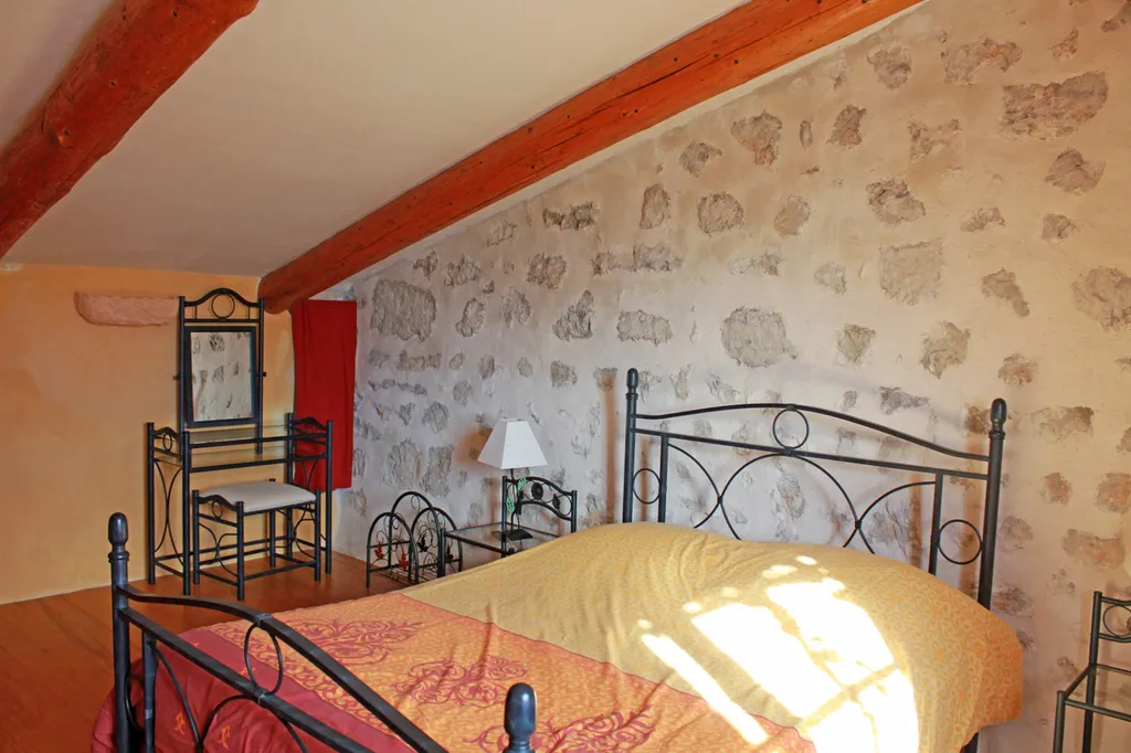 En Drôme provençale, à vendre, beau mas de caractère avec piscine    