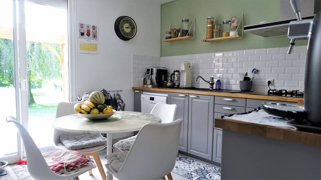 Maison de ville gros potentiel chambres d'hôtes, 7 chambres (dont 3 chambres d'hôtes), 3 salles d'eau à 3 min du front de mer. Axe Le Tréport 76470 - Saint-Valery-sur-Somme 80230