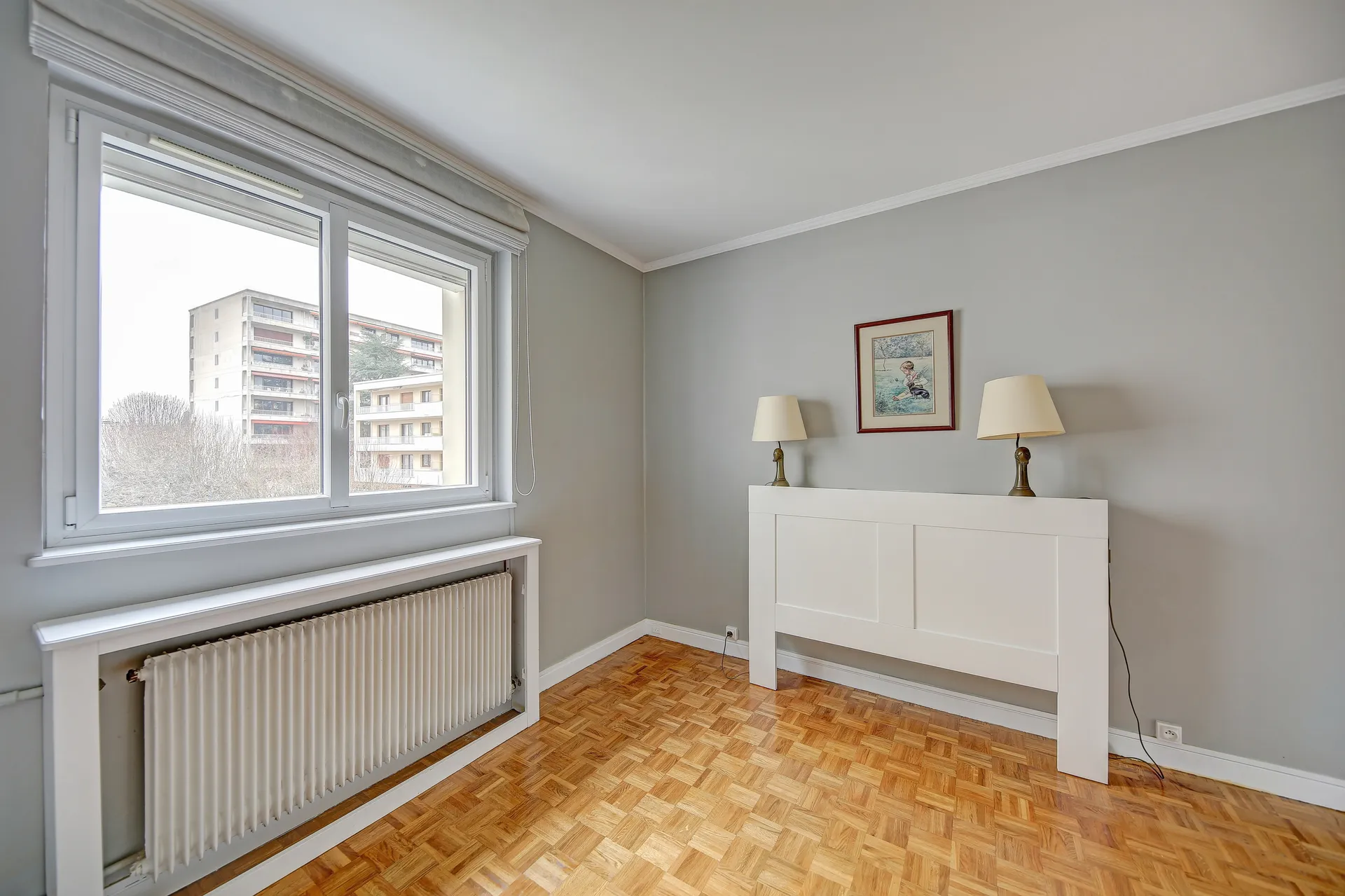 A vendre en exclusivité un grand appartement de 3 chambres avec balcon dans Saint Germain en Laye en centre