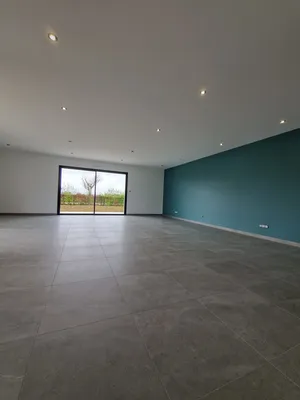 Reprise totale d'une maison neuve en enduit et peinture entre Yvetot et Le Havre après le passage d'un peintre qui n'a pas su répondre aux exigences du client.